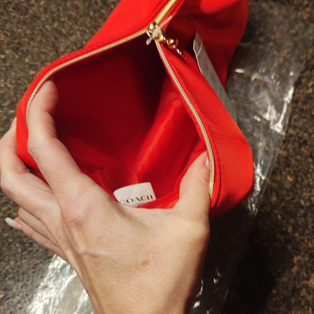 NEW! COACH Heart Love Toiletries Cosmetics Bag With Gold Heart Charm - Picture 6 of 12
